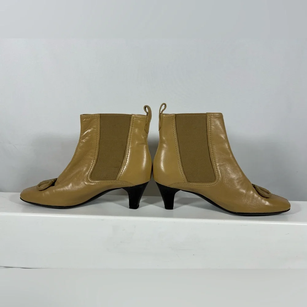 7016: Salvatore Ferragamo Gancini Tan Leather Ankle Boots US 6